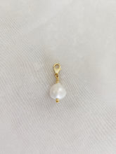 Load image into Gallery viewer, Pearl Baroque pendant
