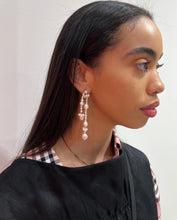 Load image into Gallery viewer, Johannes Pearls Earring
